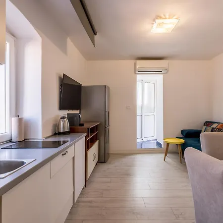 Апартаменти Split Central City Apartment Спліт