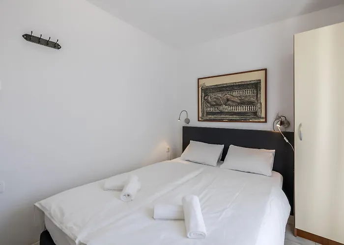 Apartment Split Central City Apartment *